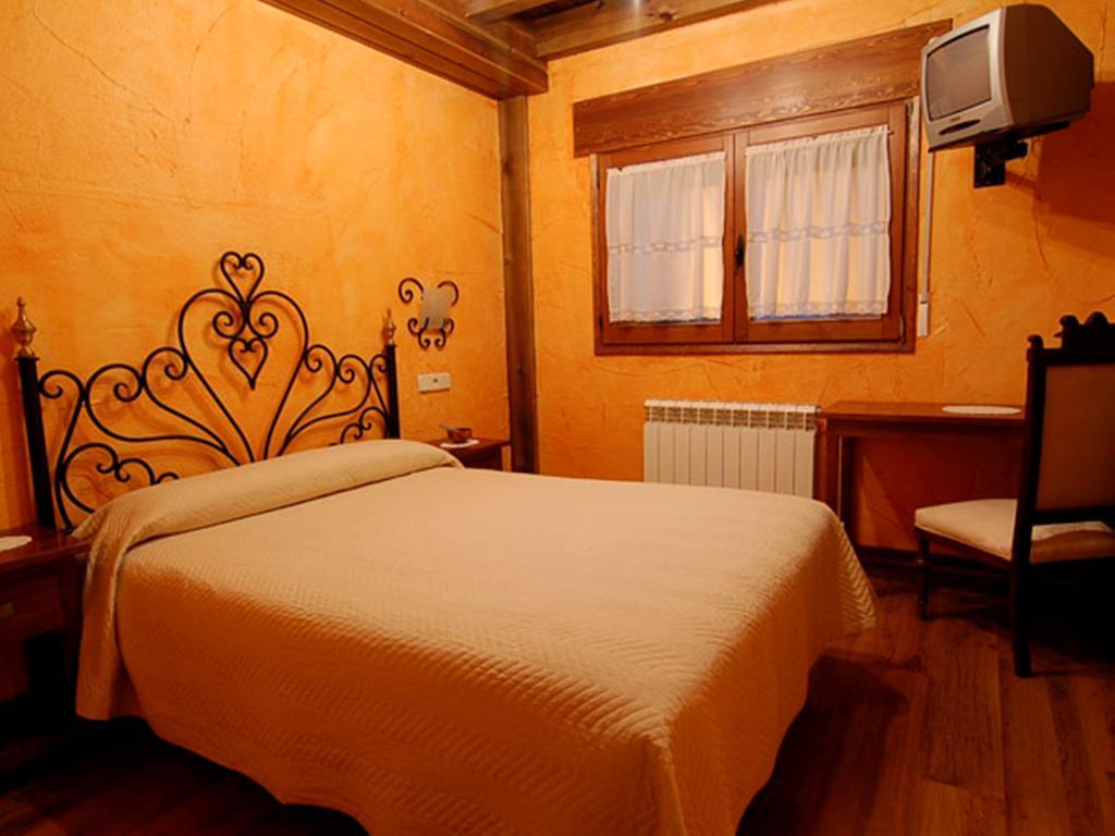 La Casona Del Herrero Navaleno Cameră foto